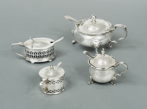 Lot 399 - A quartet of George V silver mustards