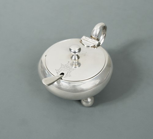 Lot 376 - A Victorian silver mustard