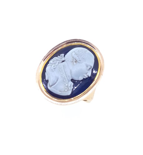 Lot 12 - A cameo ring depicting George III