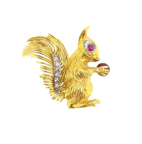 Lot 157 - Kutchinsky - An 18ct gold diamond and ruby set squirrel brooch