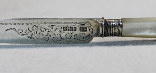 Lot 373 - A cased set of 6 Victorian silver fruit eaters