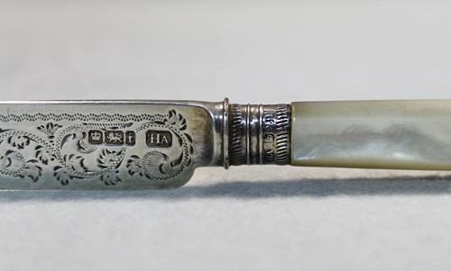 Lot 373 - A cased set of 6 Victorian silver fruit eaters