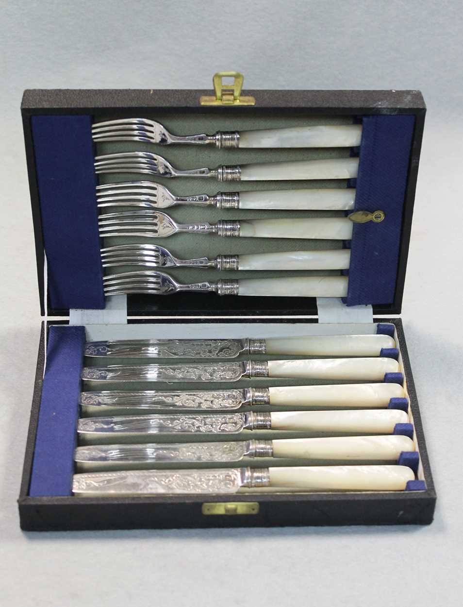 Lot 373 - A cased set of 6 Victorian silver fruit eaters