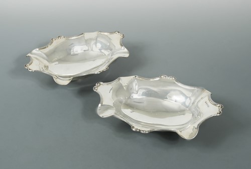 Lot 378 - A pair of Edward VII silver fruit bowls