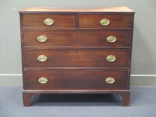 Lot 352 - A Georgian mahogany chest of drawers,...