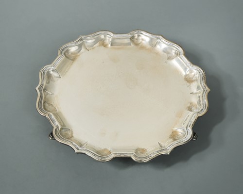 Lot 418 - Edinburgh - A George V silver waiter