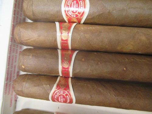 Lot 45 - A collection of Cuban cigars in three boxes...