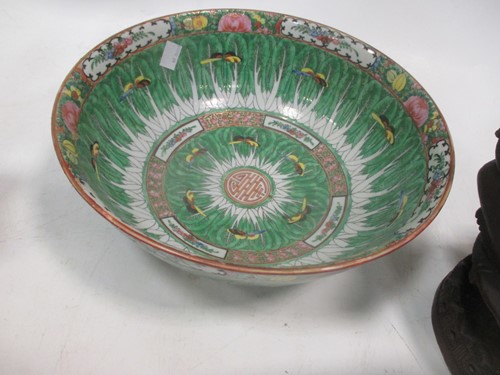 Lot 11 - A 20th century Cantonese bowl with repeated...