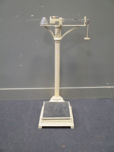 Lot 413 - Painted vintage Weylux weighing scales