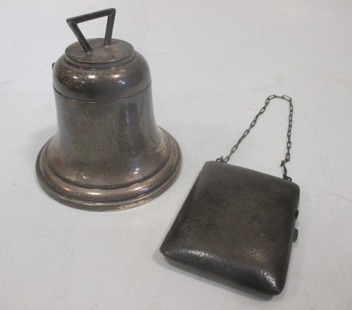 Lot 189 - A silver bell shaped inkwell and a coin case...