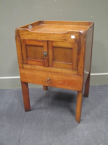Lot 400 - A George III mahogany tray top night cupboard....
