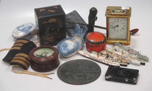 Lot 143 - A bronze WWI death penny/ plaque awarded to...