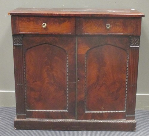 Lot 366 - A Regency mahogany side cabinet, 87 x 93 x 40cm