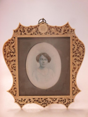Lot 119 - A 19th century carved Canton ivory photograph...