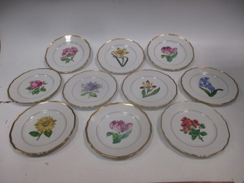 Lot 10 - A set of fourteen Augarten Wien porcelain...