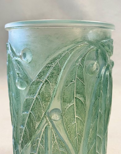 Lot 3 - Laurier, an R. Lalique opalescent and blue stained glass vase