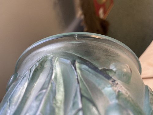 Lot 3 - Laurier, an R. Lalique opalescent and blue stained glass vase
