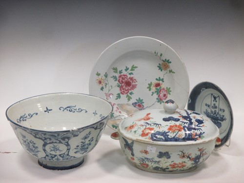 Lot 83 - An 18th century Chinese oval tureen and cover...