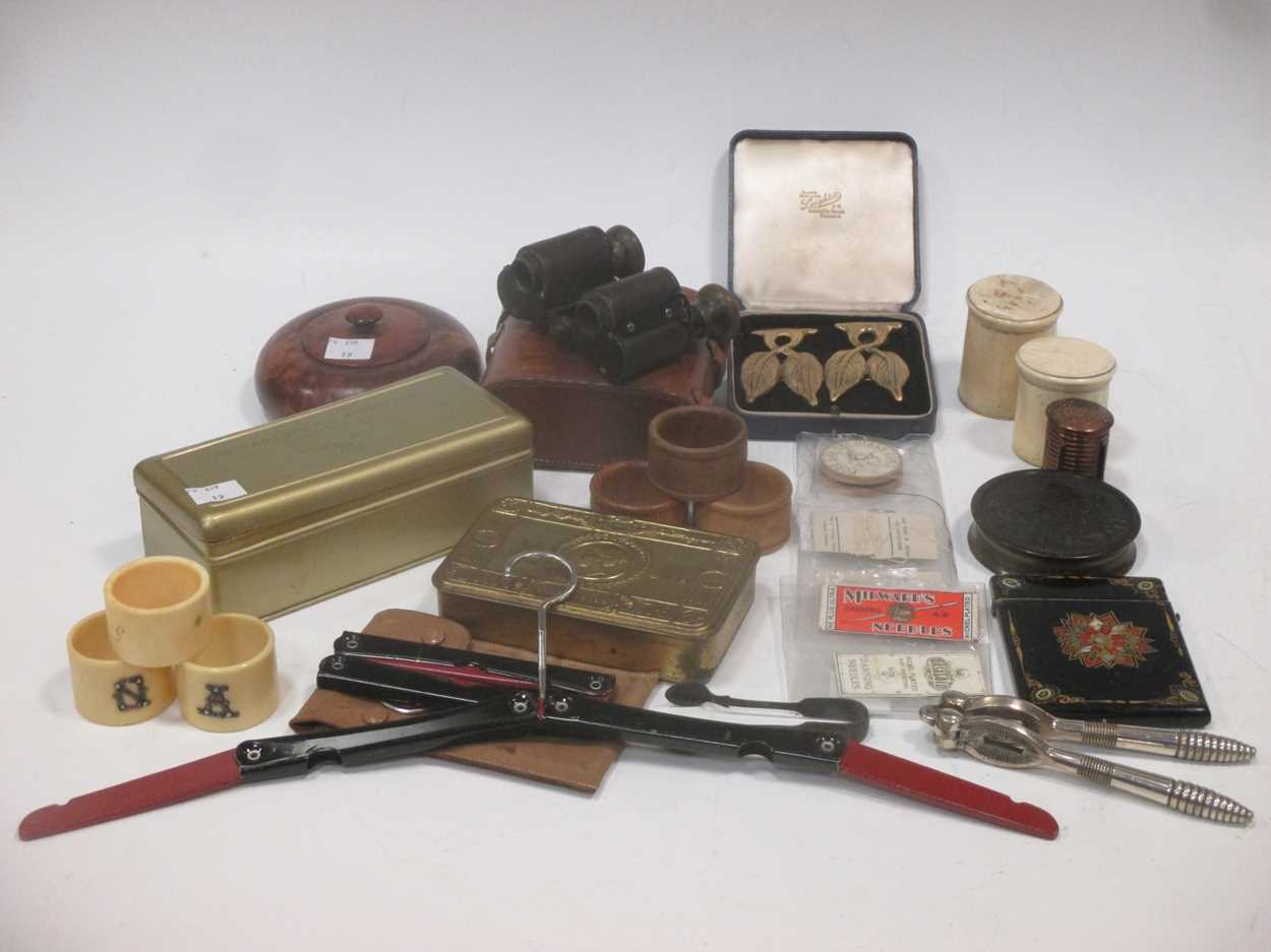 Lot 140 - A Princess Mary Christmas 1914 gift box with...