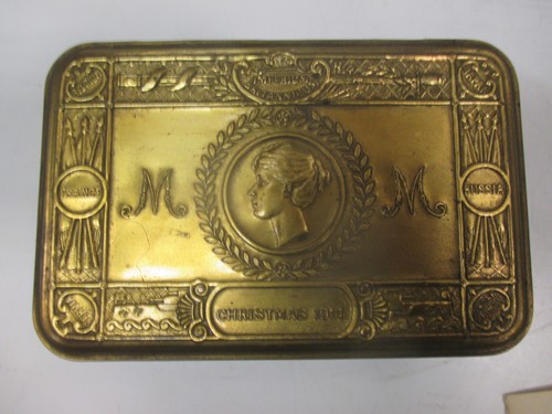 Lot 140 - A Princess Mary Christmas 1914 gift box with...