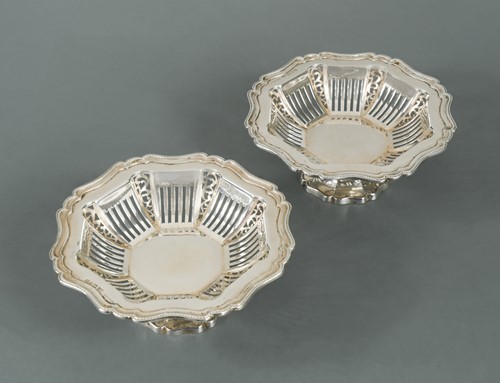 Lot 481 - Chester - A pair of  George V silver sweetmeat standing dishes