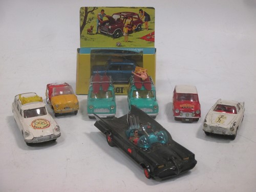 Lot 28 - Various loose Corgi models and others,...