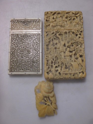 Lot 144 - A carved Cantonese ivory card case, profusely...