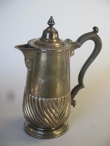 Lot 179 - A silver coffee pot, 17.8ozt