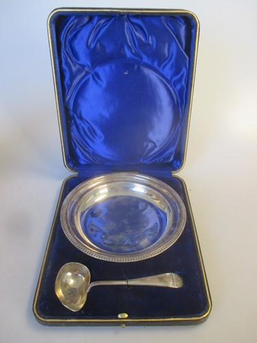 Lot 182 - A childs silver bowl and feeding spoon (cased)
