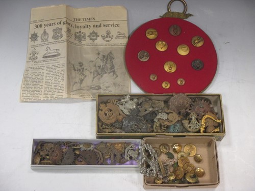 Lot 72 - Collection of Regimental badges and buttons,...