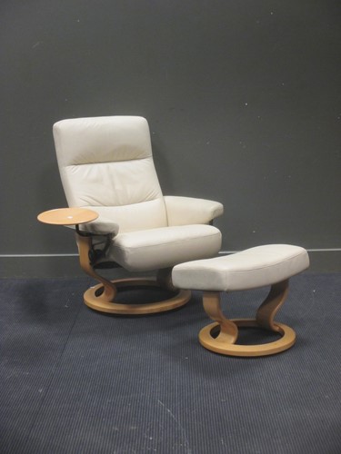 Lot 361 - An EKORNES "stressless" leather recliner with...
