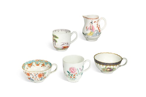 Lot 418 - A Worcester 'Dalhousie' pattern tea cup, circa 1780