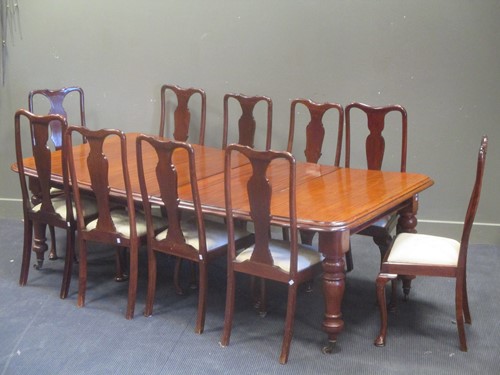 Lot 312 - An early Victorian mahogany dining table, with...