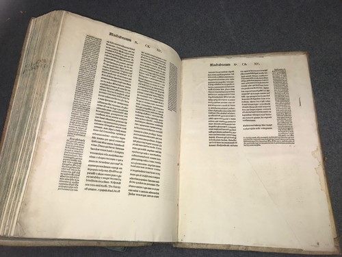 Lot 88 - BIBLIA LATINA.