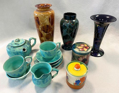 Lot 16 - A small group of 20th century ceramics