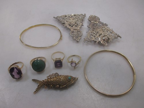 Lot 220 - A collection of jewellery including two...