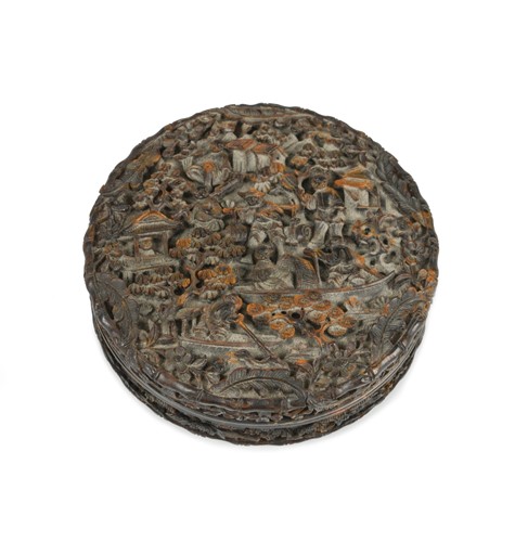 Lot 391 - A Chinese tortoiseshell circular snuff box and cover, 19th century
