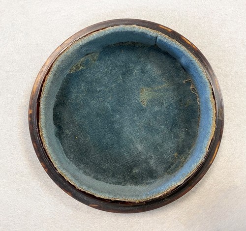 Lot 391 - A Chinese tortoiseshell circular snuff box and cover, 19th century
