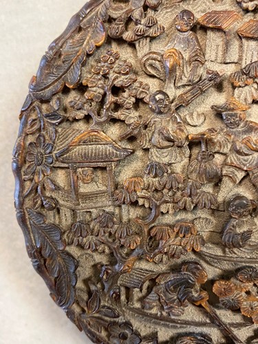 Lot 391 - A Chinese tortoiseshell circular snuff box and cover, 19th century