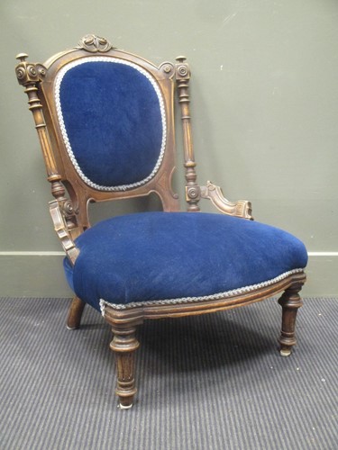 Lot 383 - A Victorian nursing chair