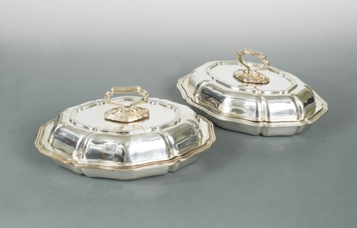 Lot 430 - A pair of Edward VII silver entrée dishes and covers