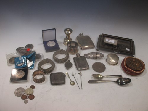 Lot 193 - A collection of silverware including a vesta...