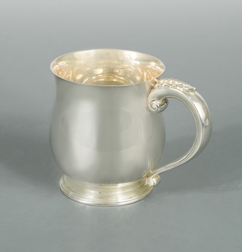 Lot 464 - An Edward VIII silver tankard