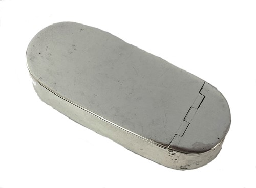 Lot 305 - A George III 18th century silver snuff box by the Batemans