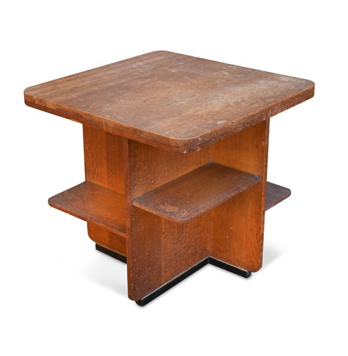 Lot 141 - A Heal's style large oak book table