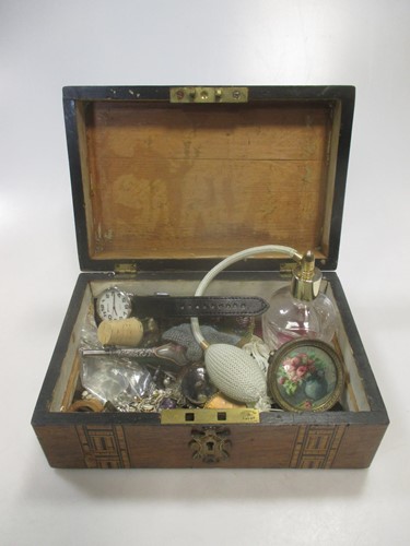 Lot 228 - A collection of costume jewellery