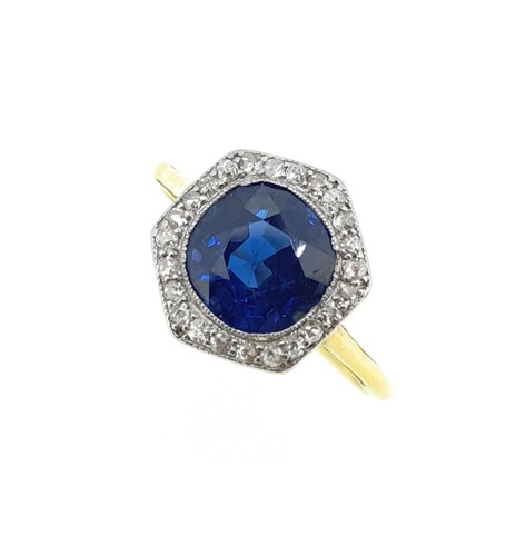 Lot 181 - An Art Deco sapphire and diamond ring