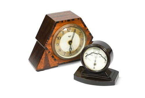 Lot 87 - An Art Deco electric mantle clock by Smiths