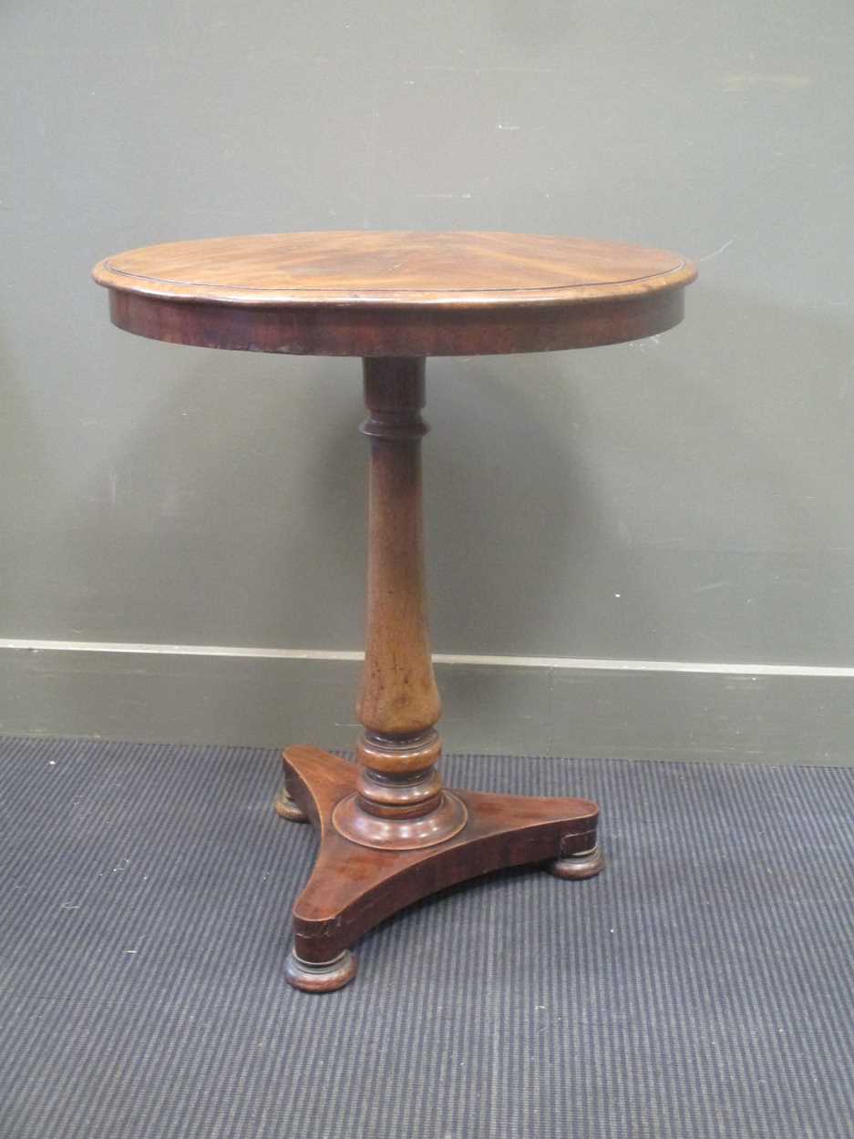 Lot 301 - A small Victorian circular pedistal table 70 x...