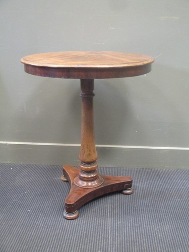 Lot 301 - A small Victorian circular pedistal table 70 x...